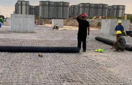 美兰土工格栅铺设前地基要怎么处理？